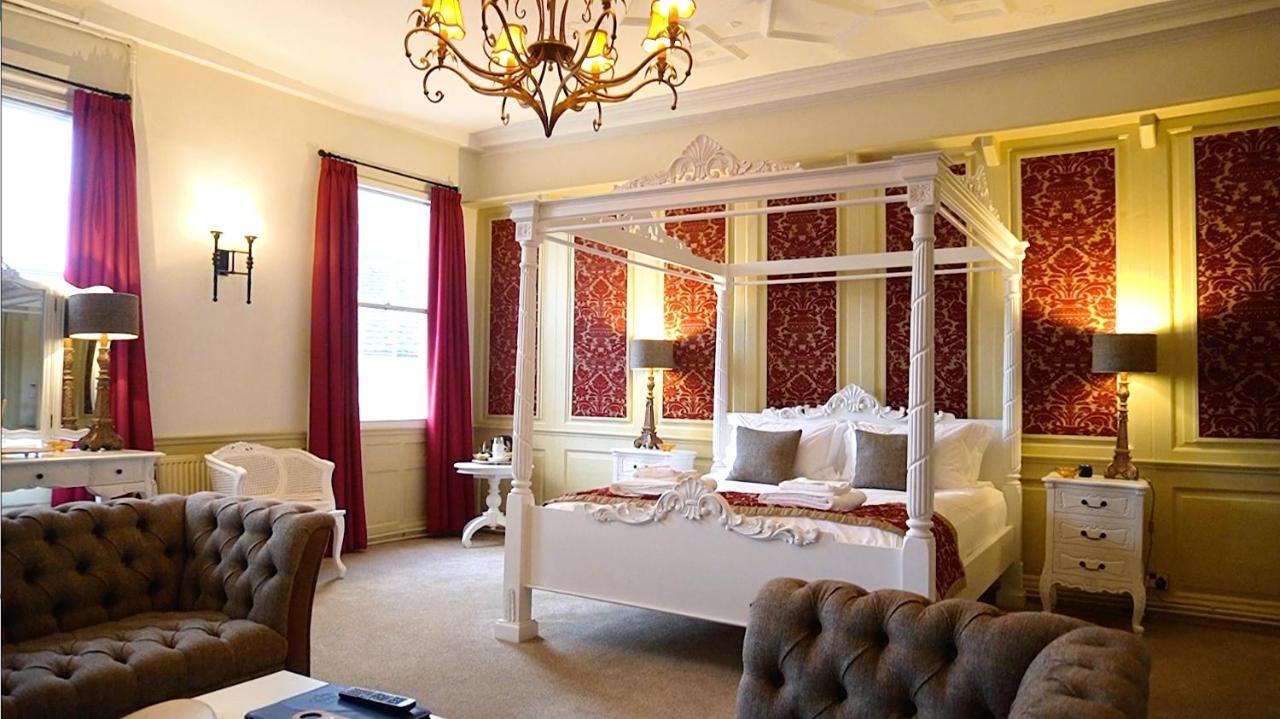 The Old Crown Coaching Inn Swindon Esterno foto