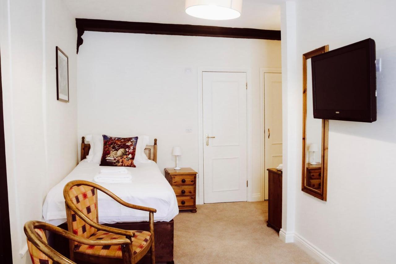The Old Crown Coaching Inn Swindon Esterno foto