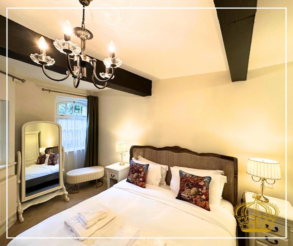 The Old Crown Coaching Inn Swindon Esterno foto