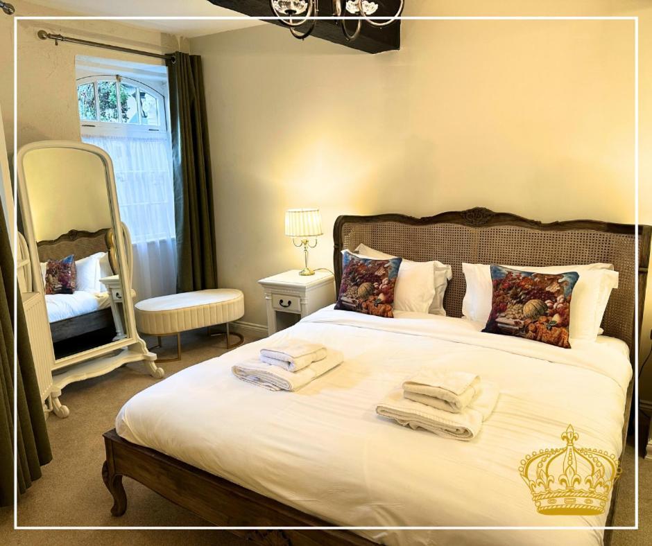 The Old Crown Coaching Inn Swindon Esterno foto