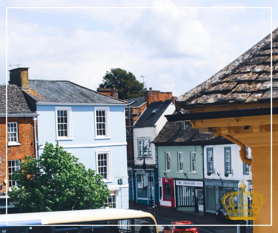The Old Crown Coaching Inn Swindon Esterno foto