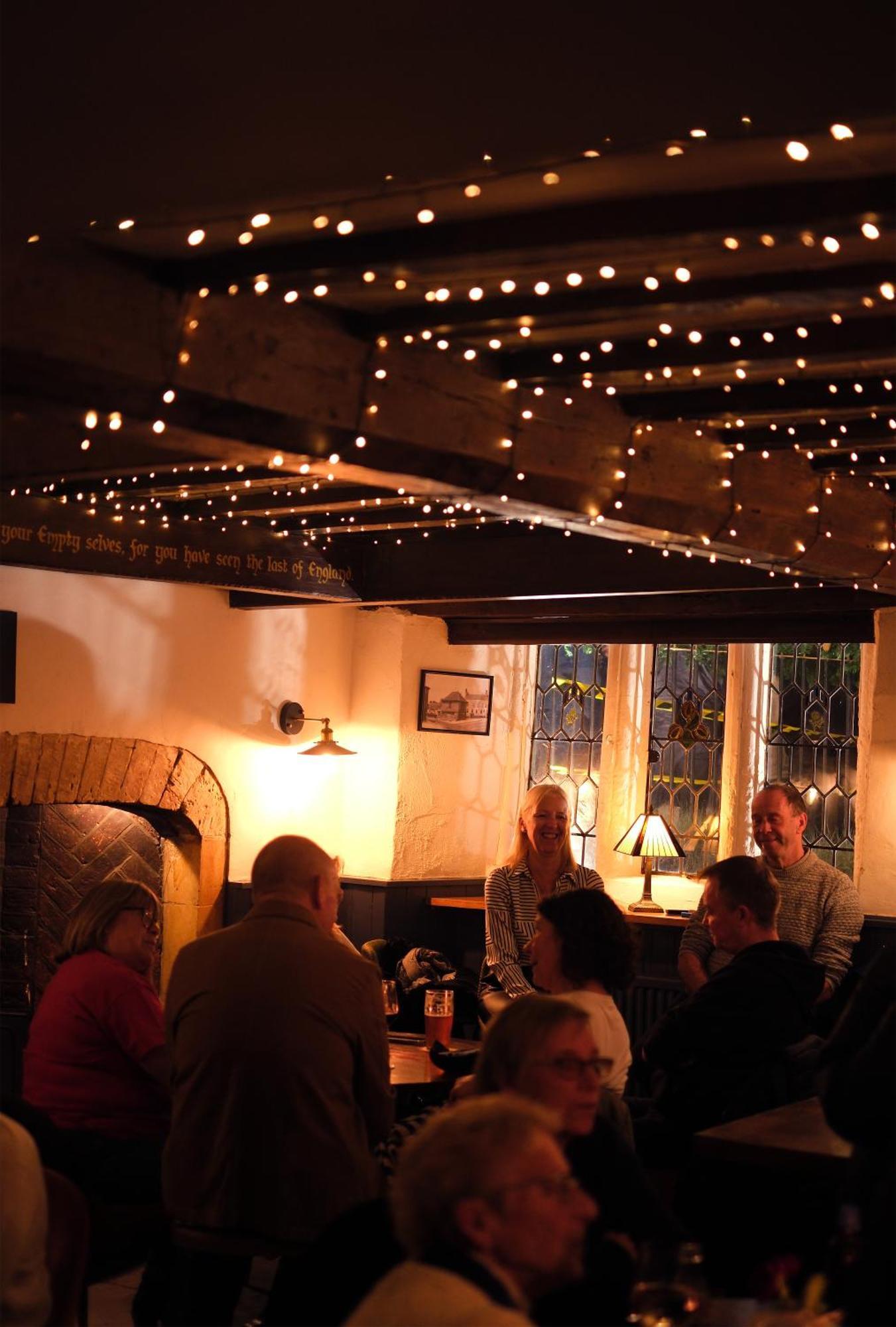 The Old Crown Coaching Inn Swindon Esterno foto